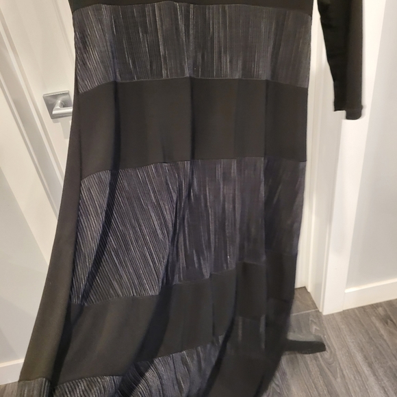 Joseph Ribkoff Size 8 - black dress (with pattern) - Picture 2 of 4